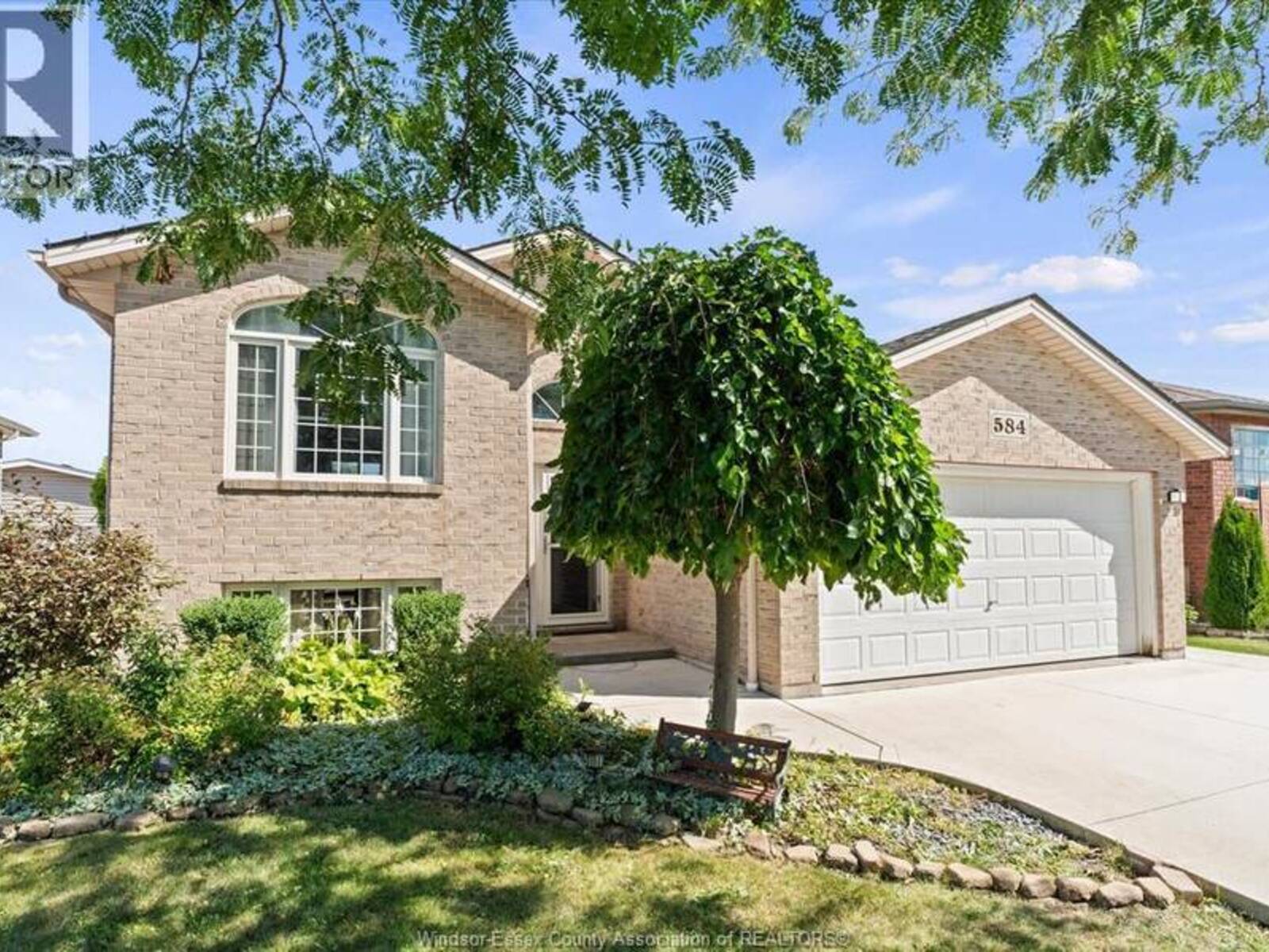 584 PETTYPIECE DRIVE, Amherstburg, Ontario N9V 4C9