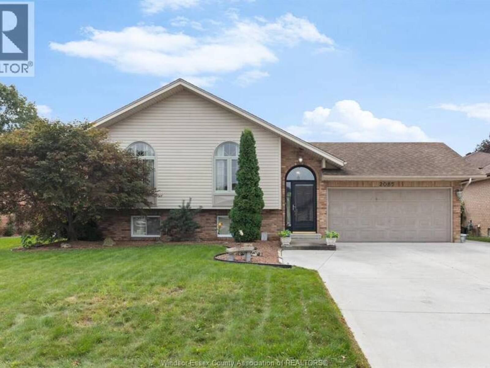 2085 EDGEMORE, LaSalle, Ontario N9H 2J9