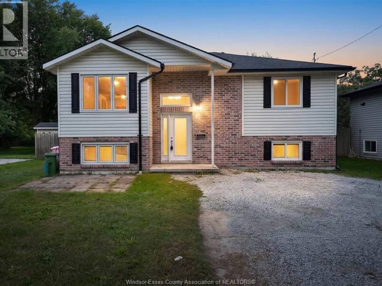 1233 ARMANDA STREET, Windsor, Ontario N9C 3W8