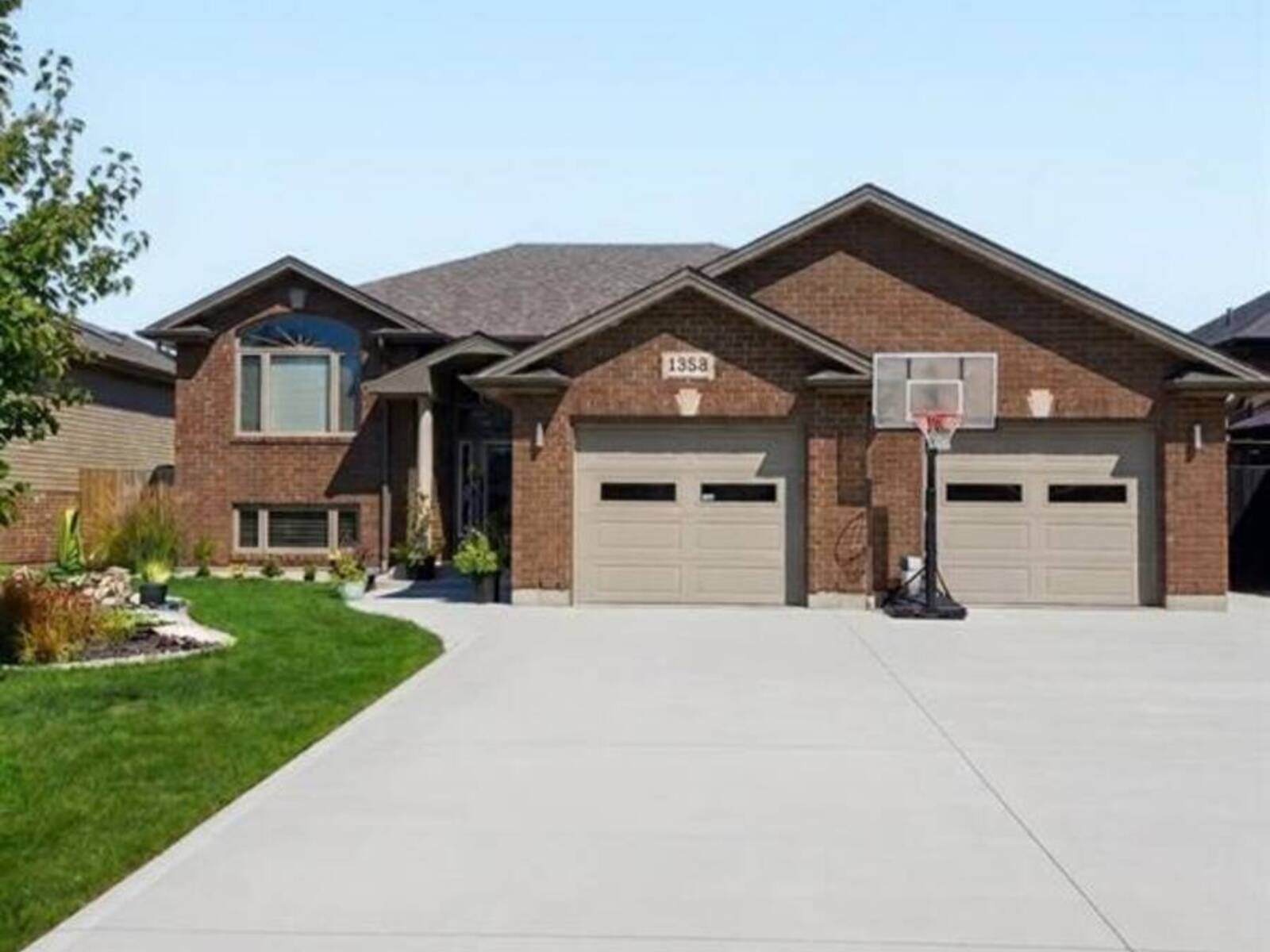 1358 COLONIAL CROSSING, Belle River, Ontario N8L 0S8