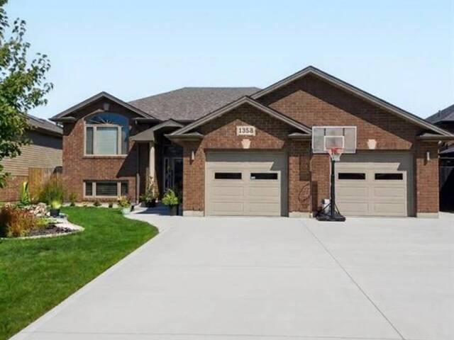 1358 COLONIAL CROSSING Belle River Ontario, N8L 0S8 - 5 Bedrooms Home For Sale