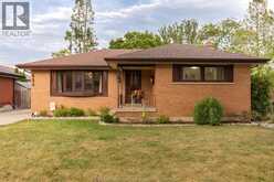 554 BERTHA AVENUE | Windsor Ontario | Slide Image Three