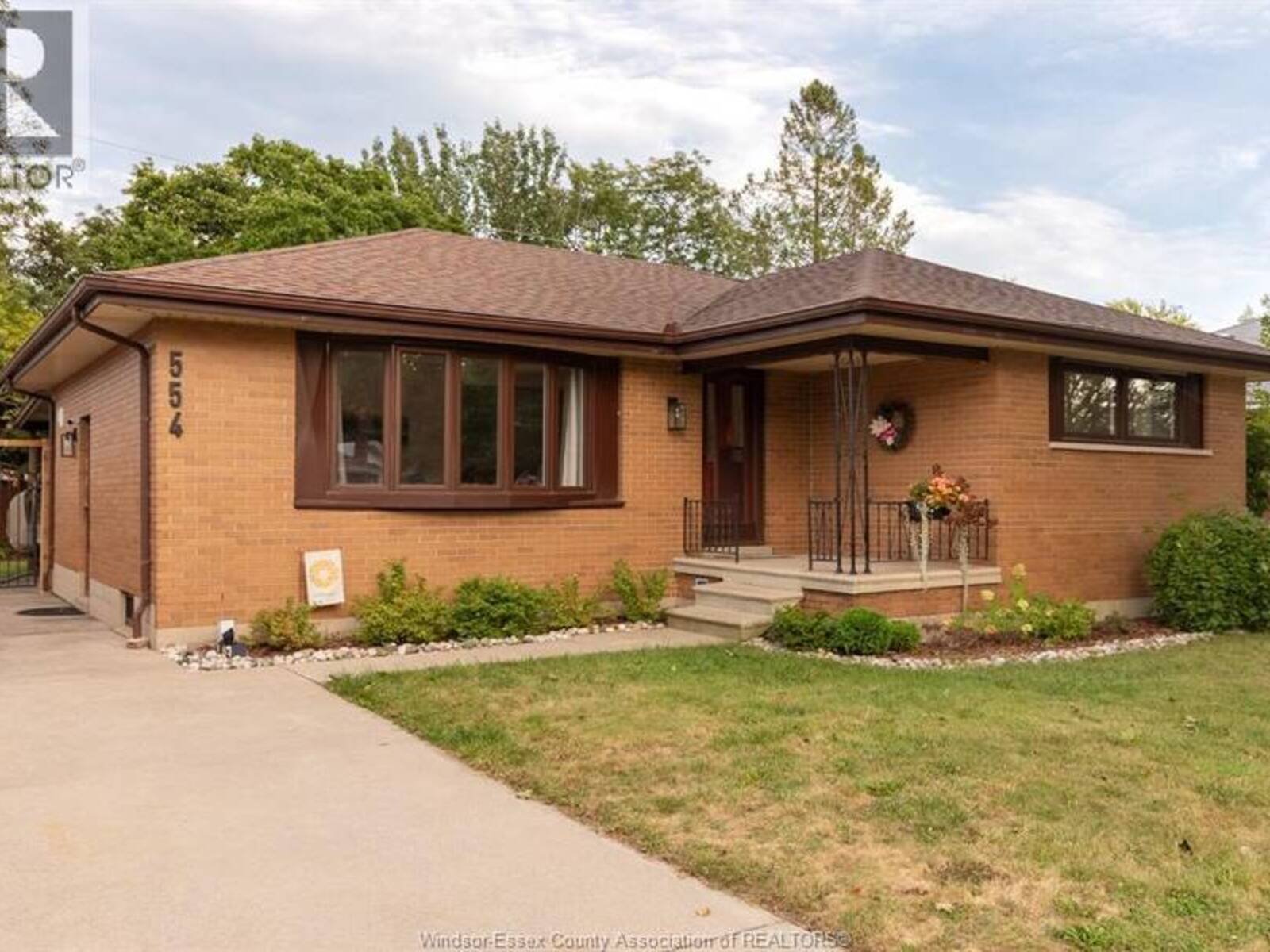 554 BERTHA AVENUE, Windsor, Ontario N8P 1B7