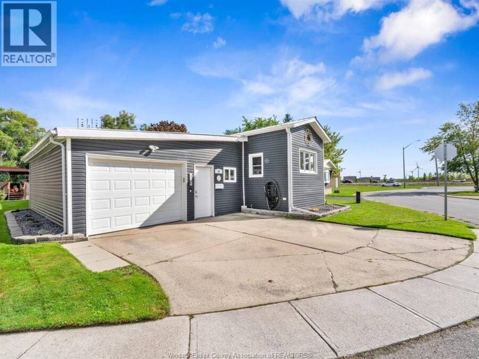 46 DIANE CRESCENT, Essex, Ontario N8M 1Z3