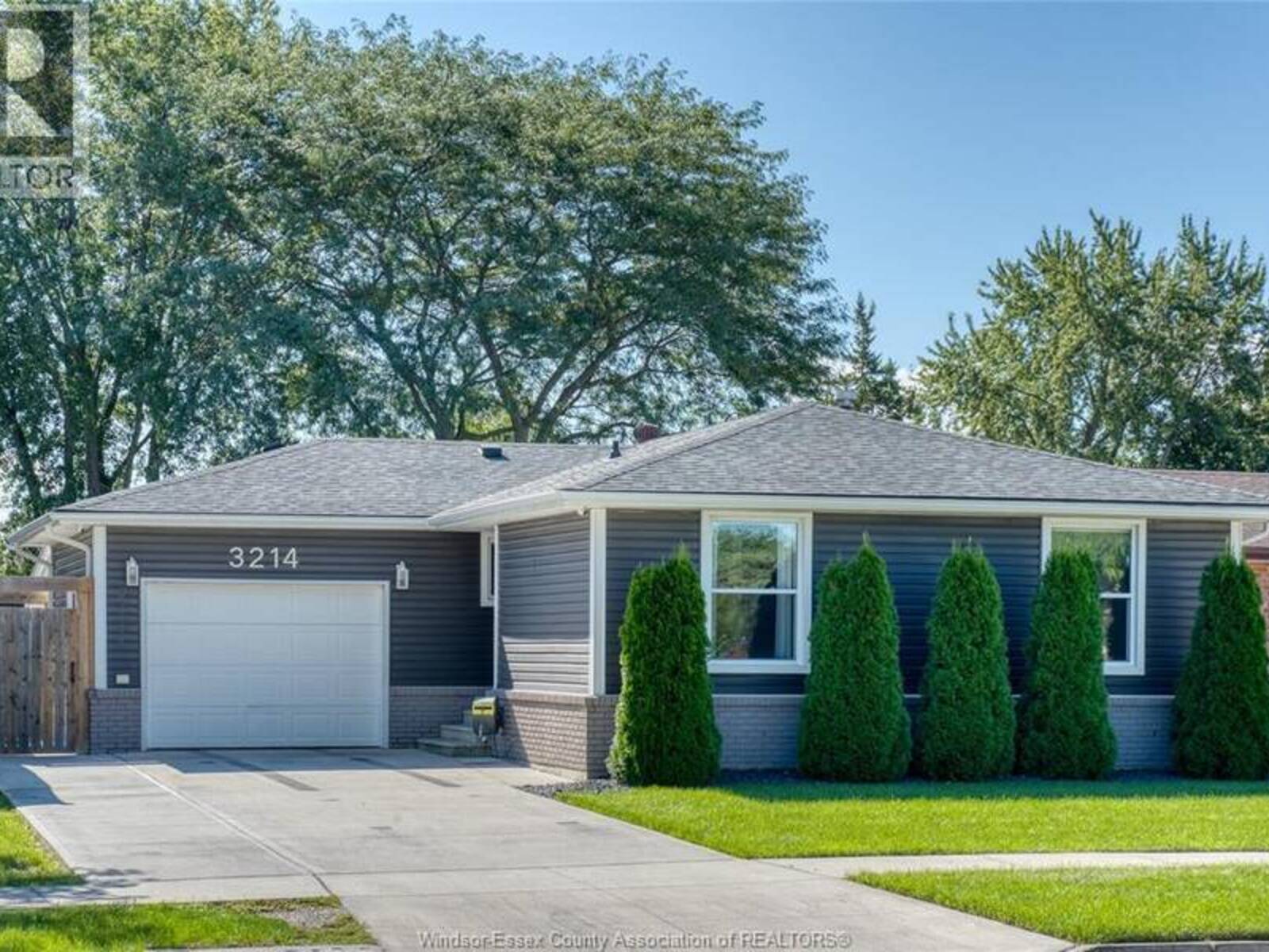 3214 FOREST GLADE DRIVE, Windsor, Ontario N8R 1X3