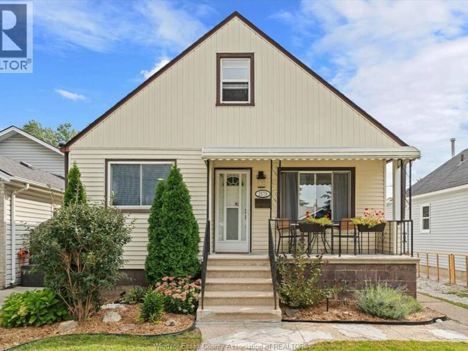 2578 GEORGE, Windsor, Ontario N8W 4M7