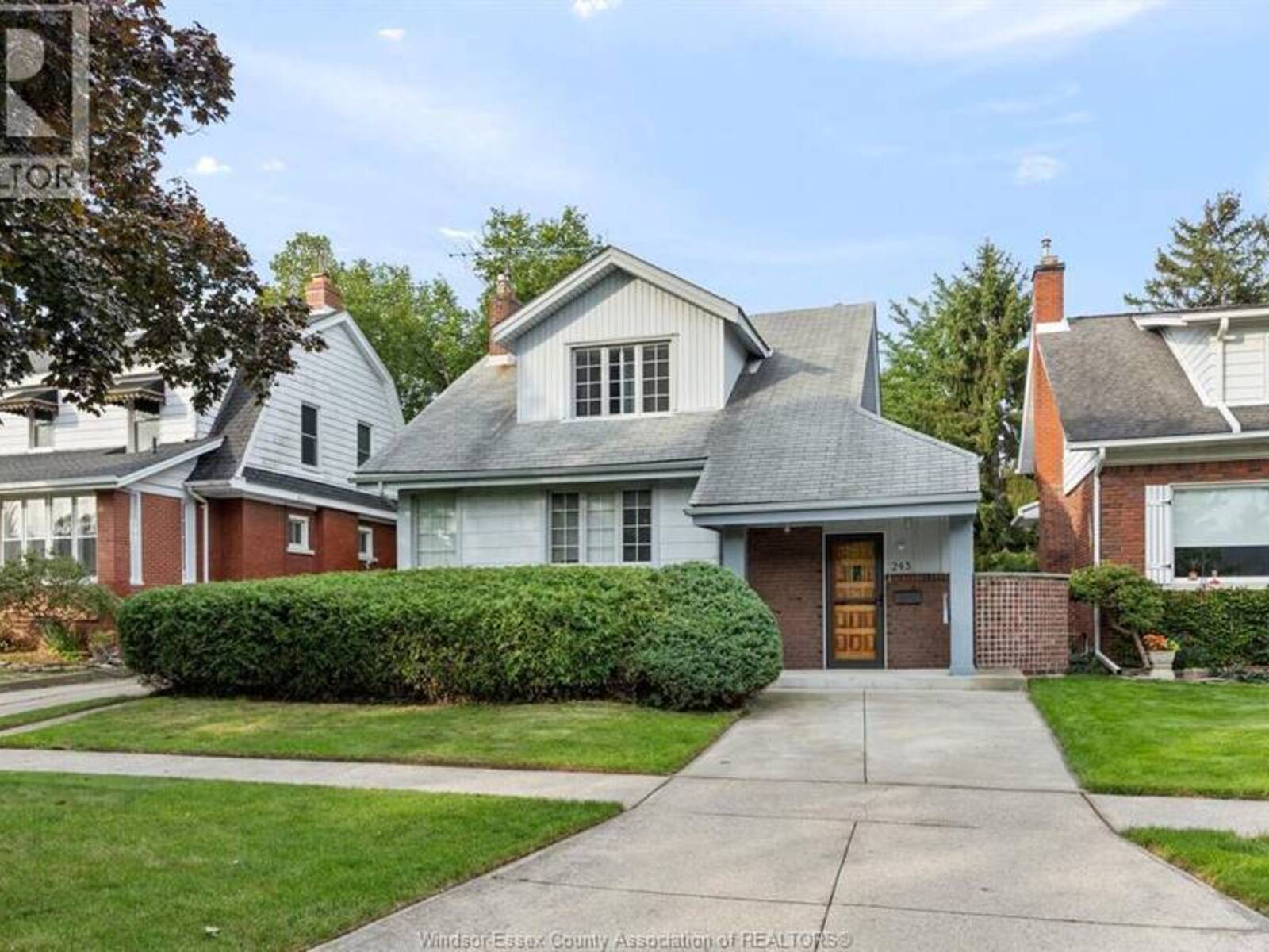 243 ESDRAS PLACE, Windsor, Ontario N8S 2M4