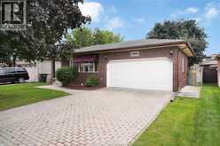 12075 ST. THOMAS CRESCENT | Tecumseh Ontario | Slide Image Three