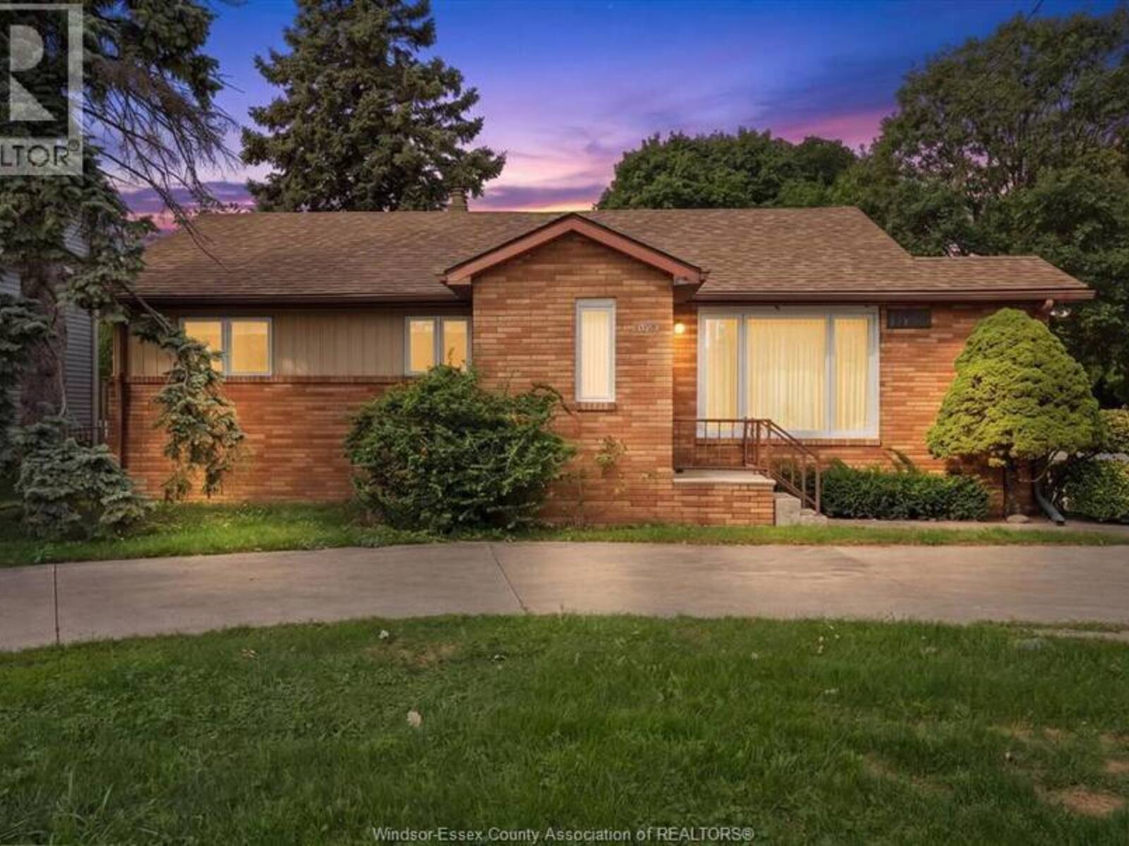 1653 LESPERANCE, Tecumseh, Ontario N8N 1Y2