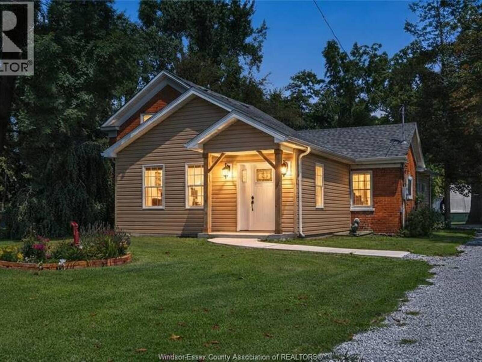 458 COUNTY RD 34 West, Kingsville, Ontario N8M 2X5