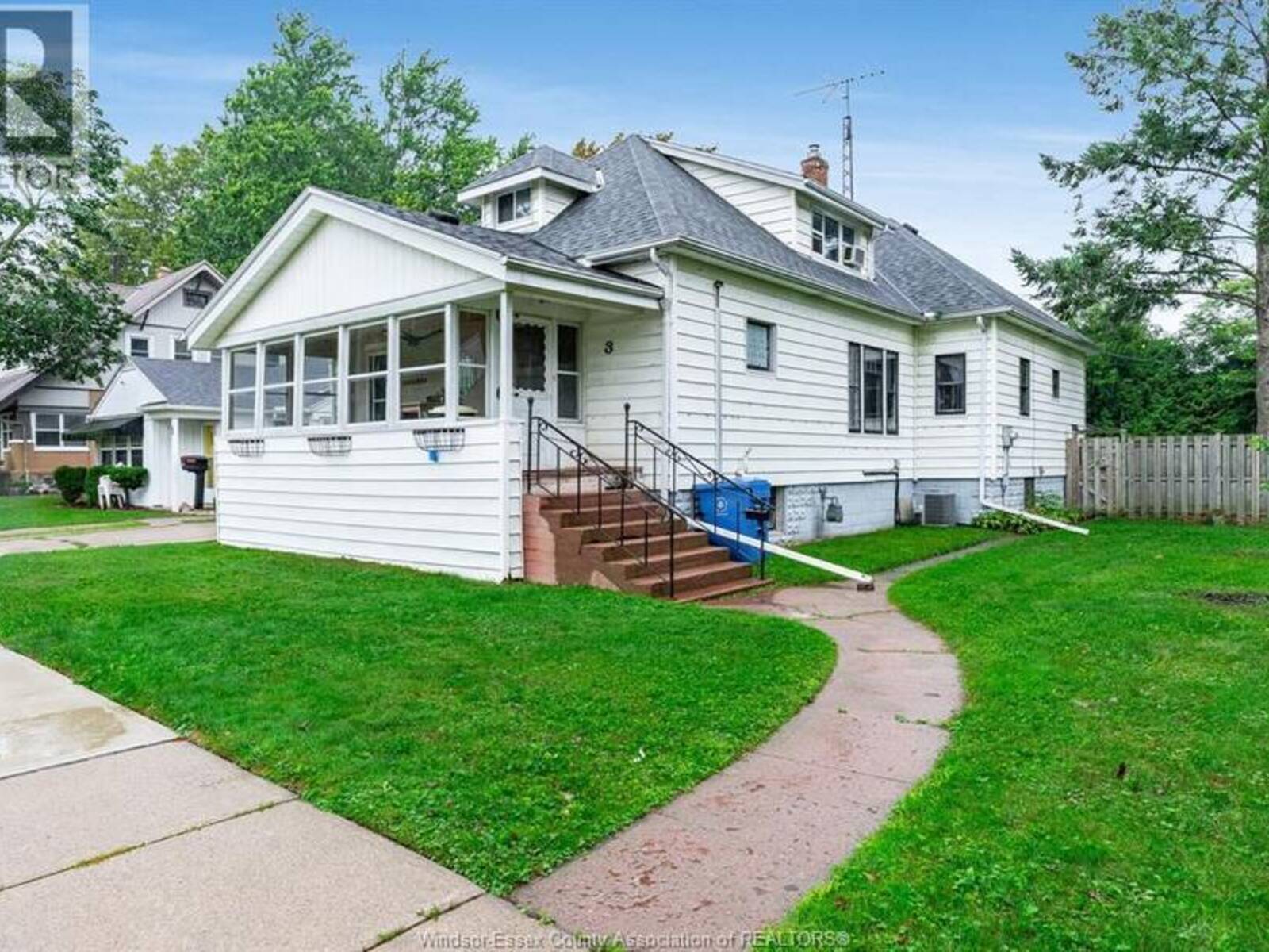3 Selkirk AVENUE, Leamington, Ontario N8H 1G2