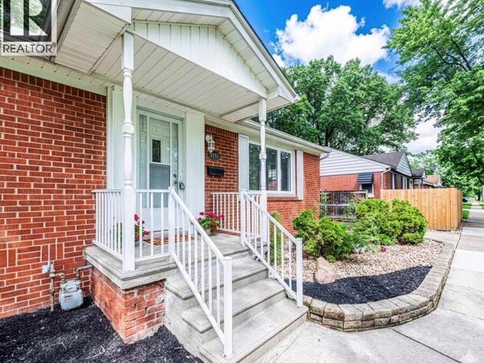 3365 CURRY AVENUE, Windsor, Ontario N9E 2T4