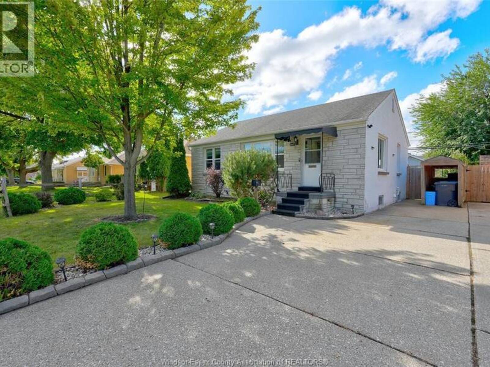 1449 REDWOOD AVENUE, Windsor, Ontario N9C 3P2