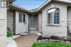 13 Leonard Dr | Kingsville Ontario | Slide Image Two