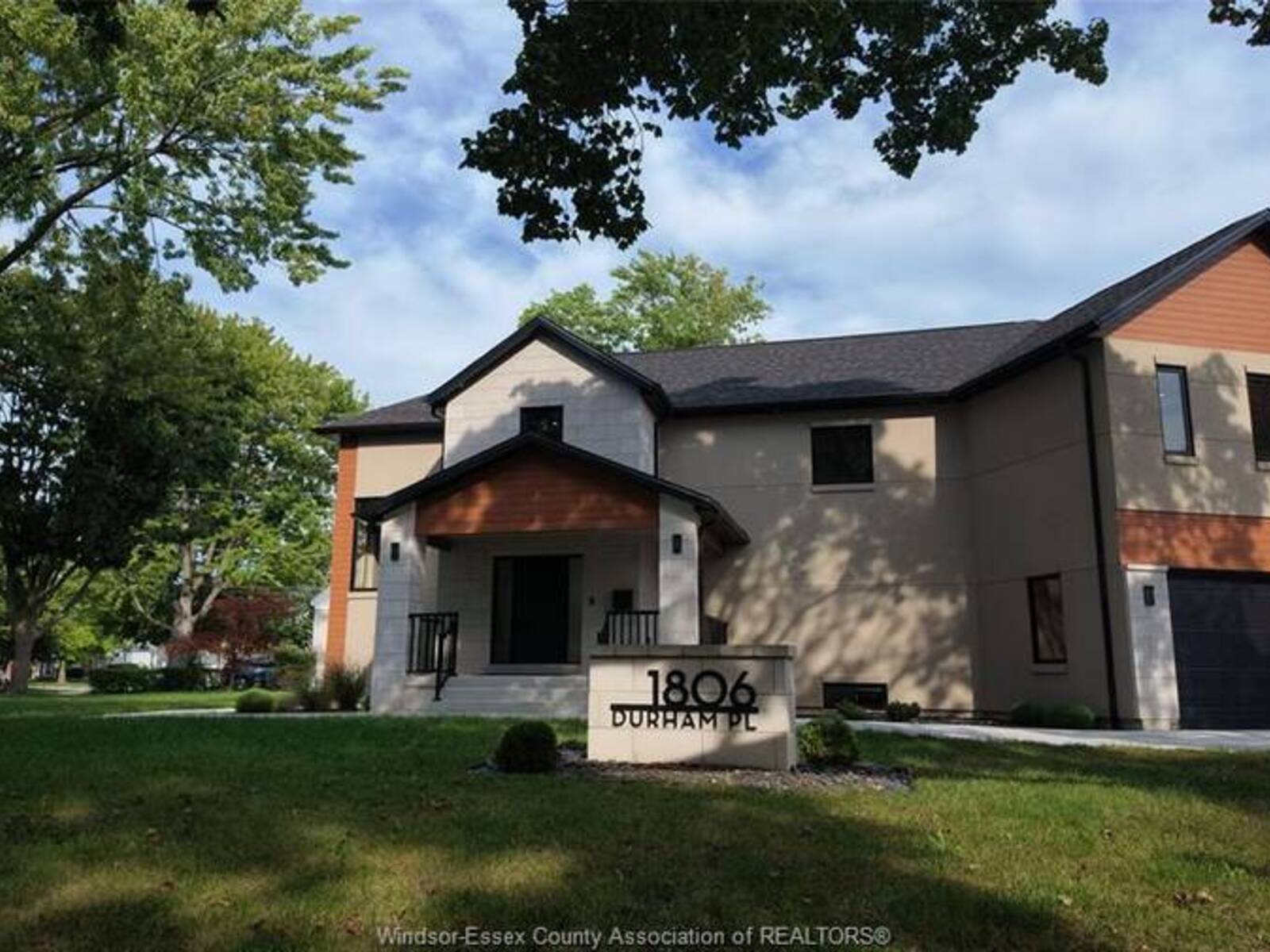 1806 DURHAM PLACE, Windsor, Ontario N8W 3A3
