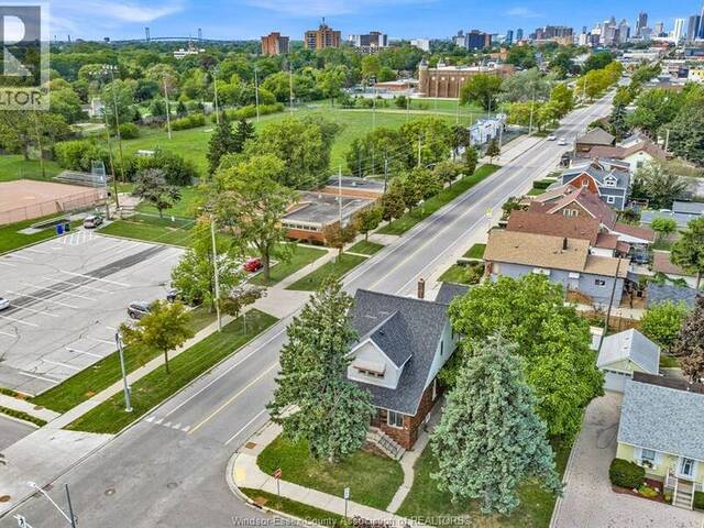 306 FOCH Windsor Ontario, N8X 2V9 - 5 Bedrooms Home For Sale