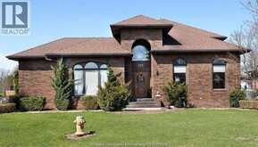 172 POINTE WEST DRIVE | Amherstburg Ontario | Slide Image Three