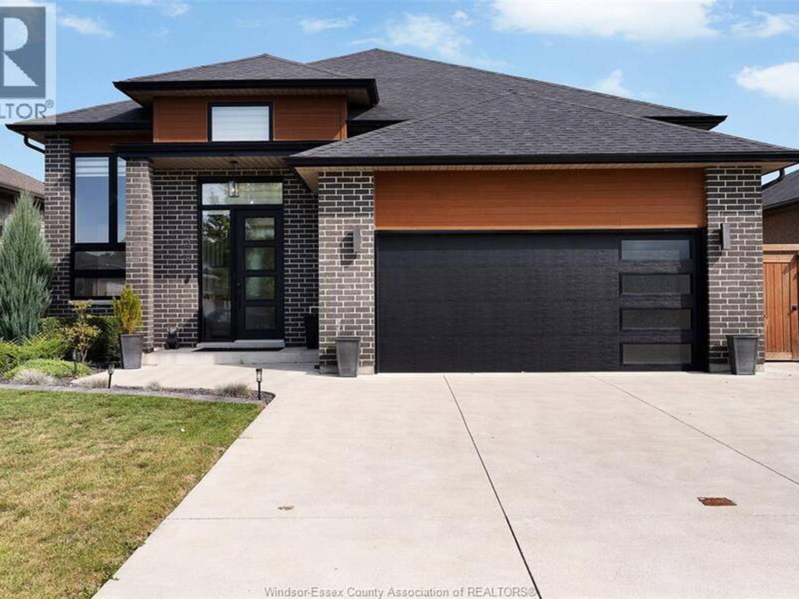 378 WELSH, Amherstburg, Ontario N9V 0E7