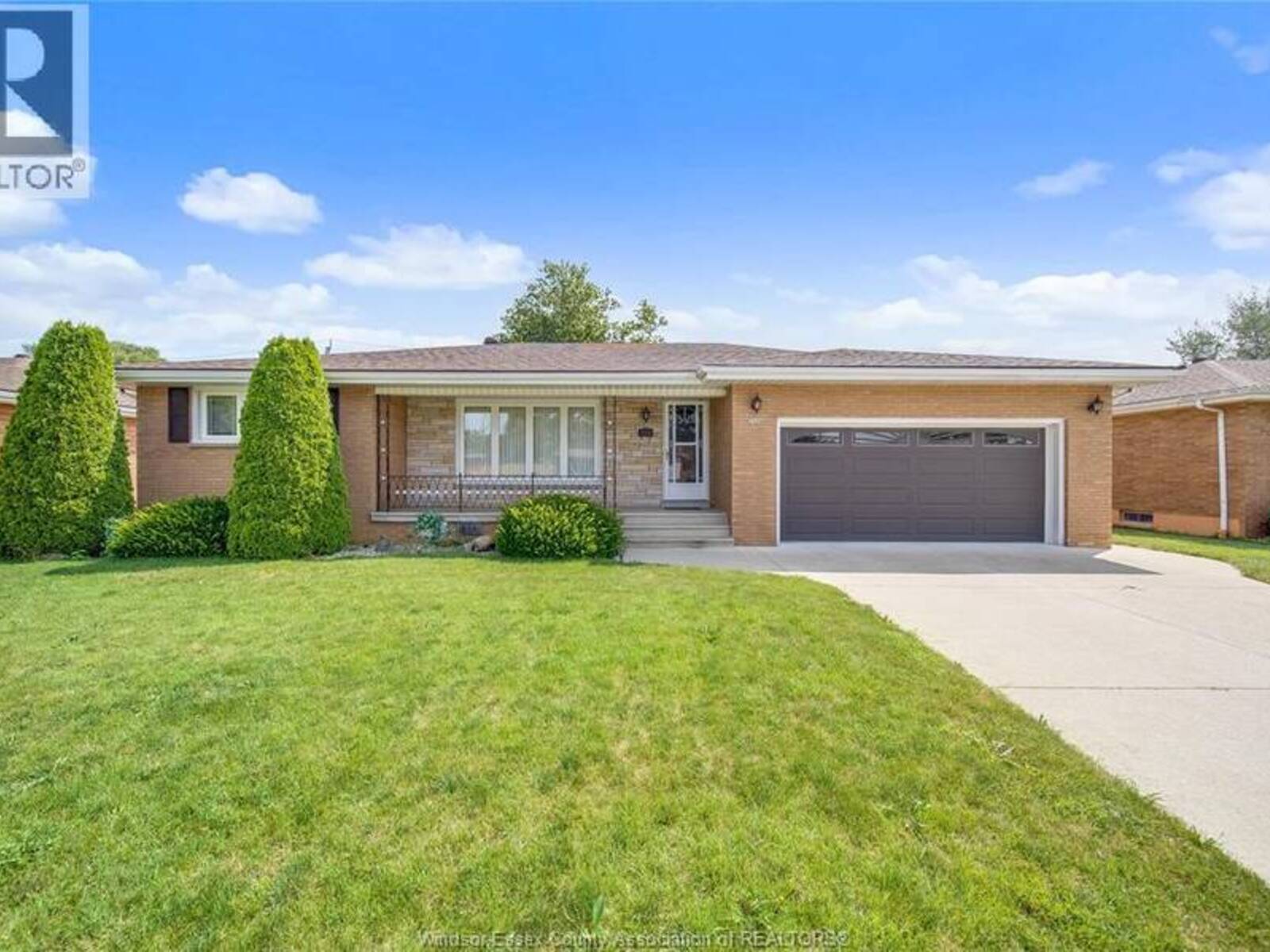 2506 LONGFELLOW AVENUE, Windsor, Ontario N9E 2K9