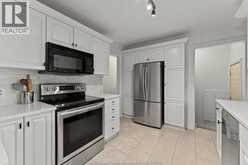 3425 Roxborough BOULEVARD | Windsor Ontario | Slide Image Eight