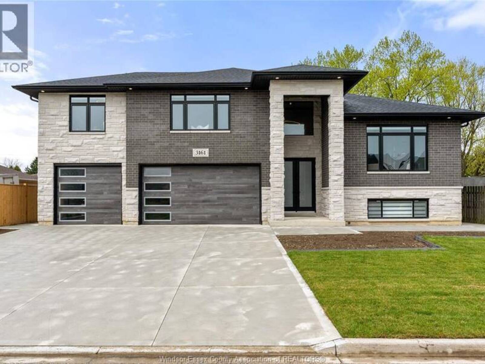 3161 MCROBBIE, Windsor, Ontario N8R 0A2