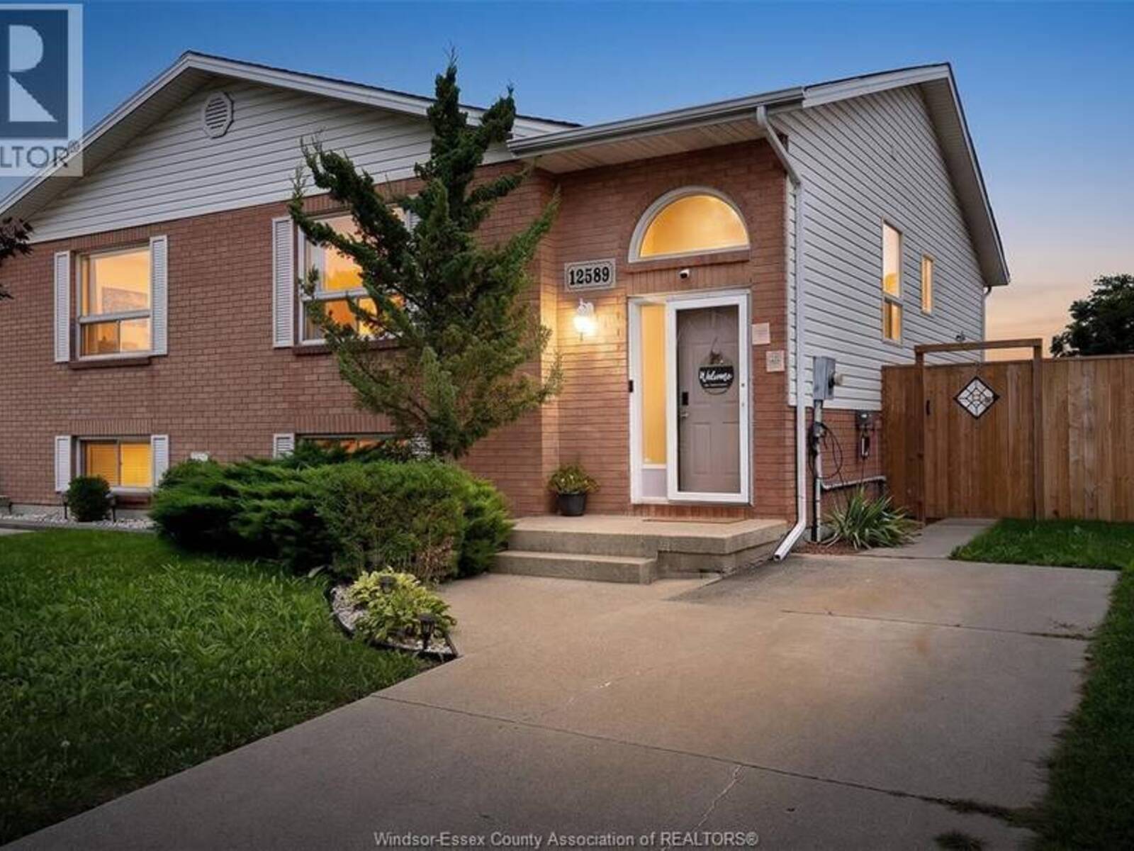 12589 HORWOOD CRESCENT, Tecumseh, Ontario N8N 4T7