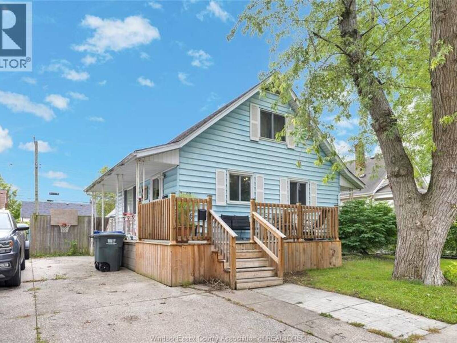 1658 ARTHUR, Windsor, Ontario N8Y 3Z3