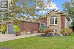 98 HAZEL CRESCENT | Kingsville Ontario | Slide Image Three