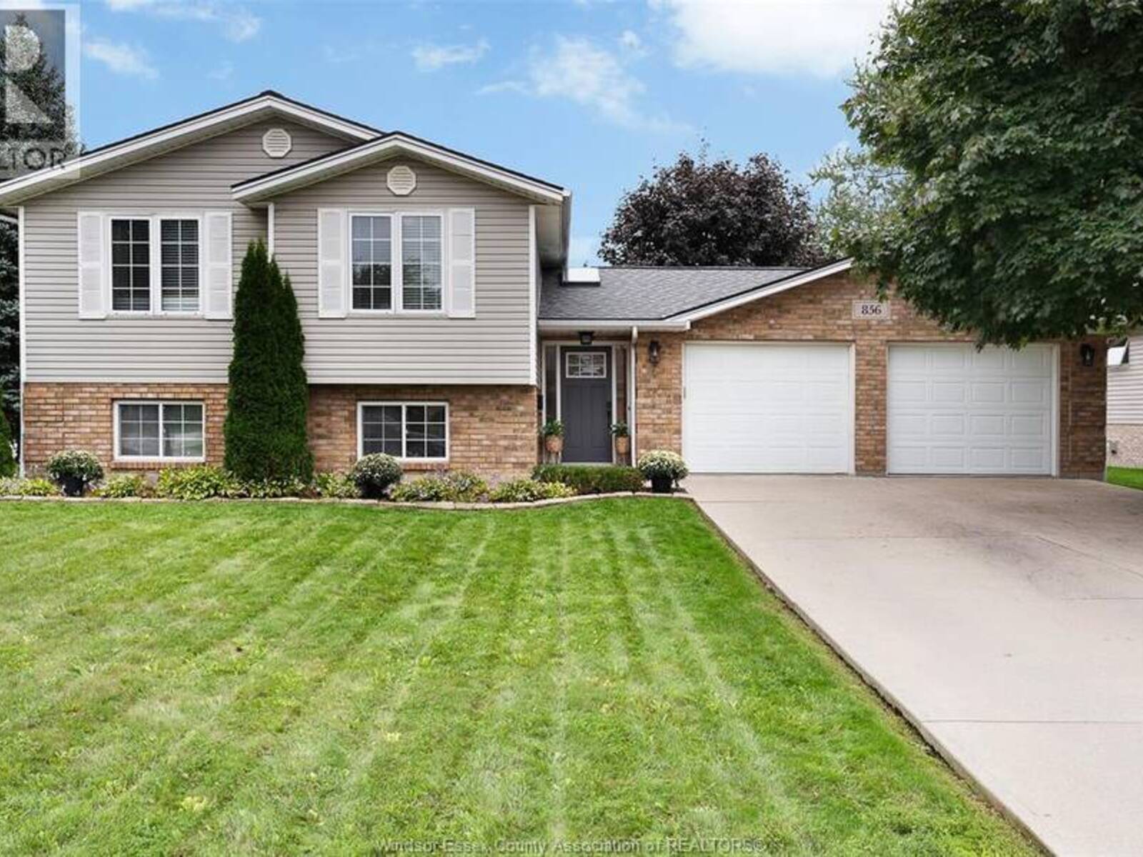 856 LAWNDALE, Kingsville, Ontario N9Y 3Y8