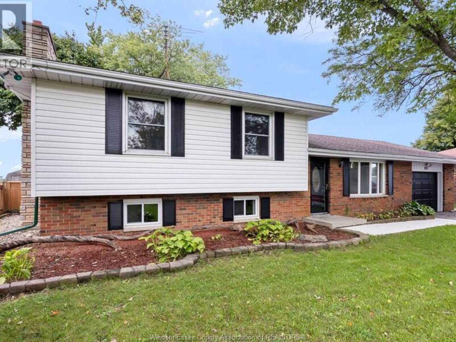 851 County Rd 31, Lakeshore, Ontario N8L 1L7