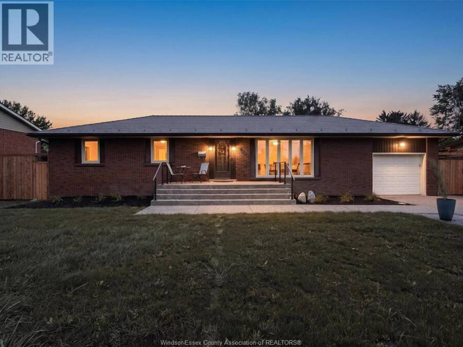 825 MORTON DRIVE, LaSalle, Ontario N9J 3V3