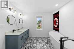 1019 GLIDDEN | Windsor Ontario | Slide Image Thirty-one