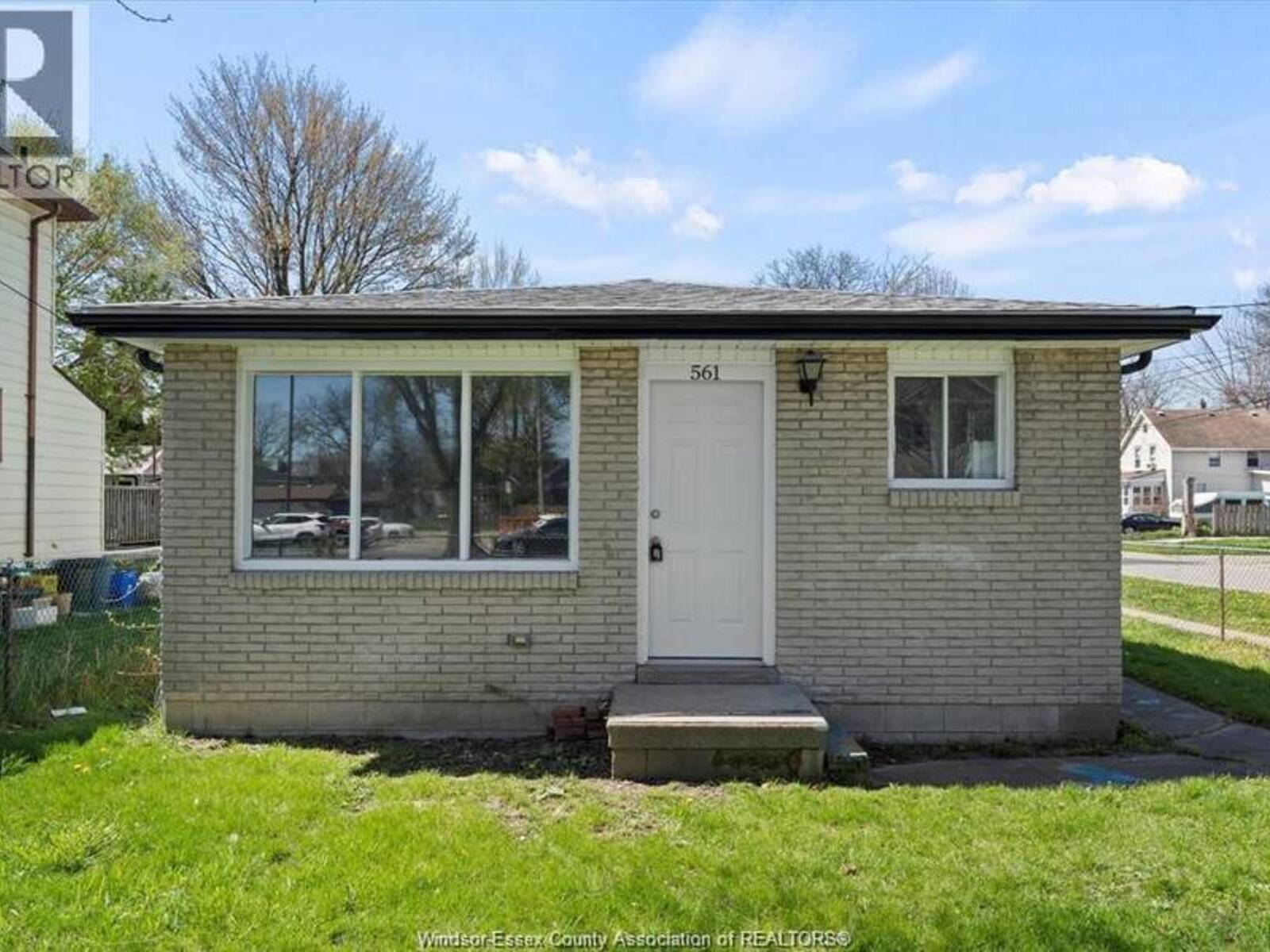 561 CHIPPAWA STREET, Windsor, Ontario N9C 2W2