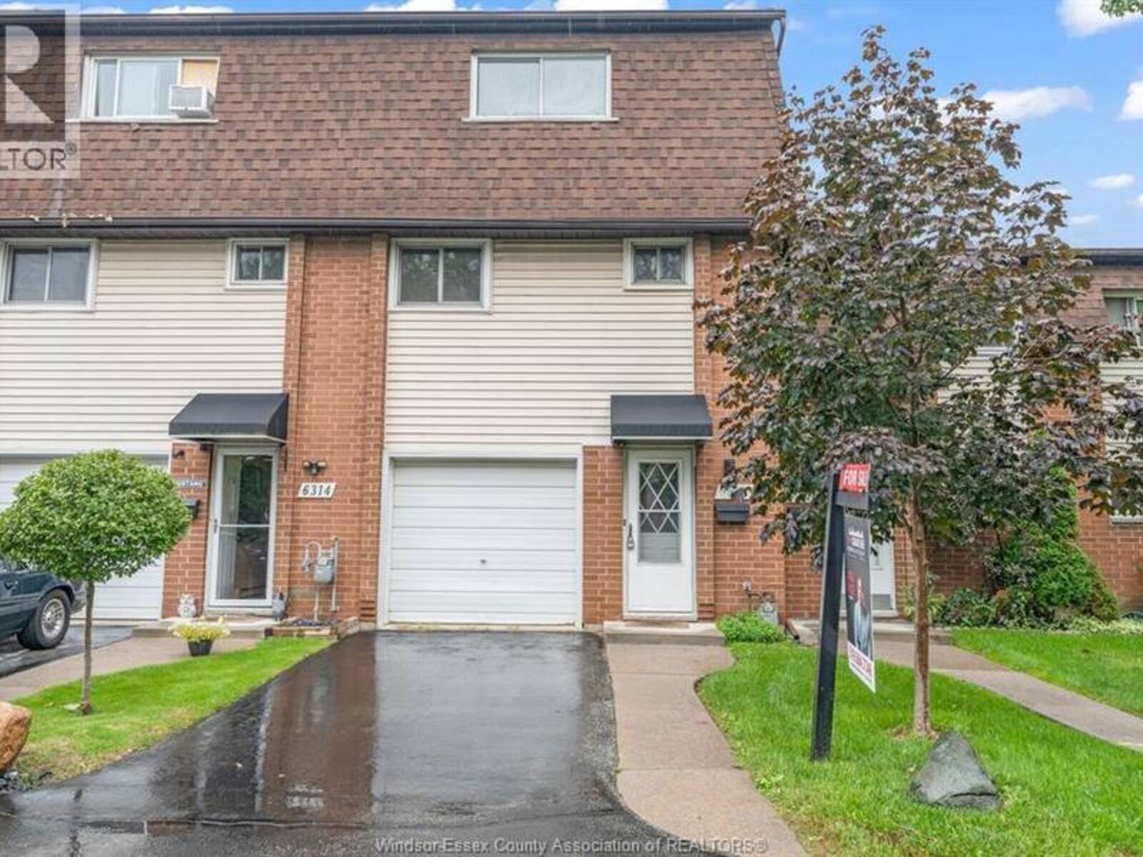 6312 THORNBERRY, Windsor, Ontario N8T 3A2
