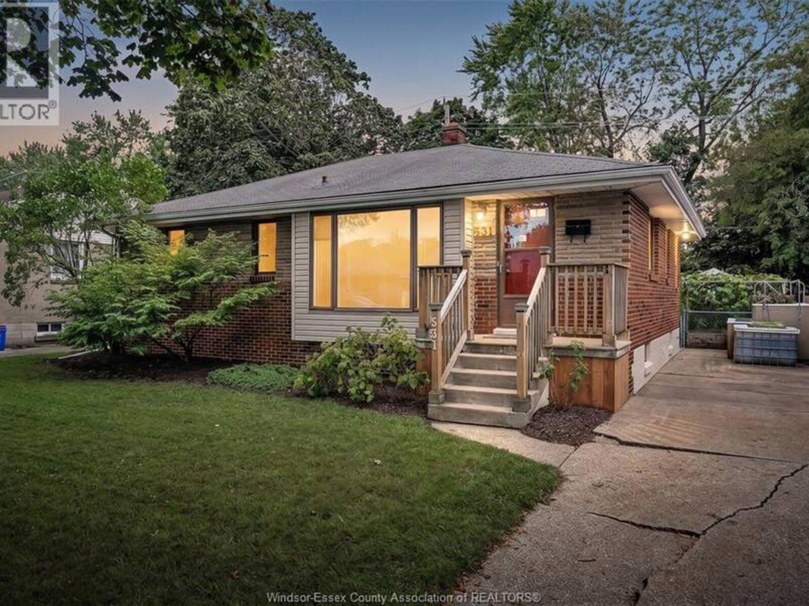 531 ISACK DRIVE, Windsor, Ontario N8S 3W4