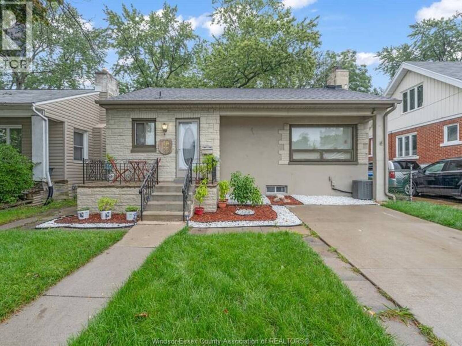 1952 PILLETTE, Windsor, Ontario N8T 1P3