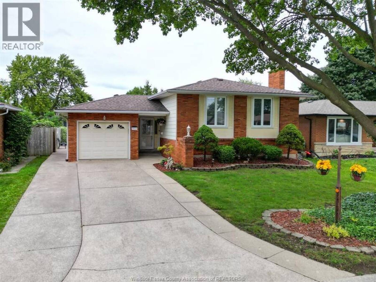 9810 ASGARD ROAD, Windsor, Ontario N8R 1E2