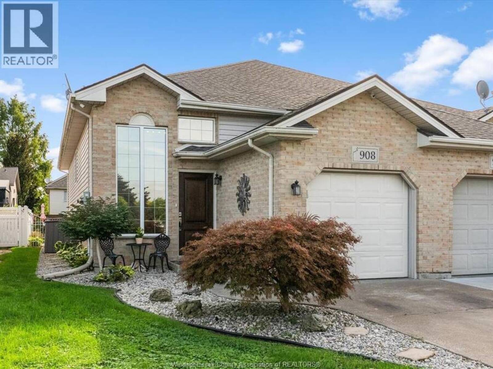 908 MICHAEL DRIVE, Tecumseh, Ontario N8N 5A4