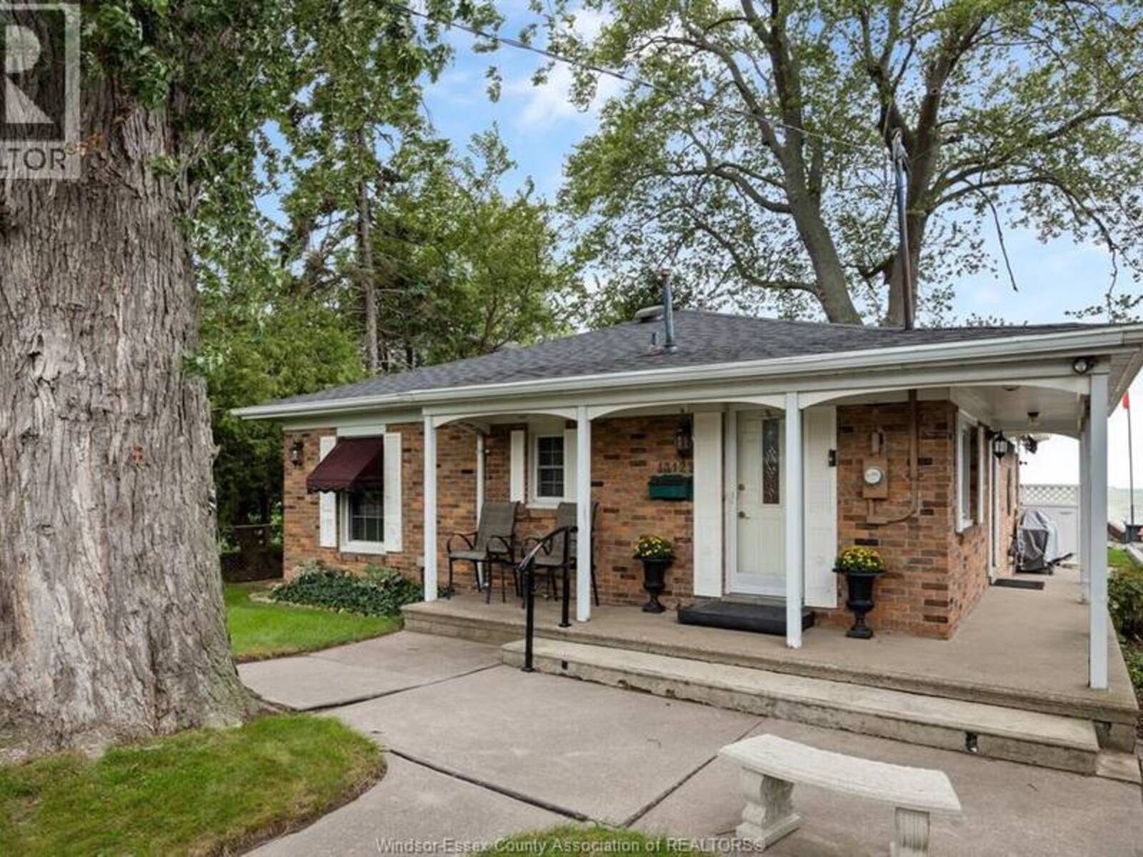 13122 Riverside DRIVE East, Tecumseh, Ontario N8N 2M7