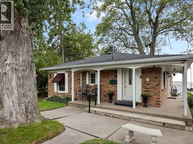 13122 Riverside DRIVE East Tecumseh Ontario, N8N 2M7 - 2 Bedrooms Waterfront Home For sale