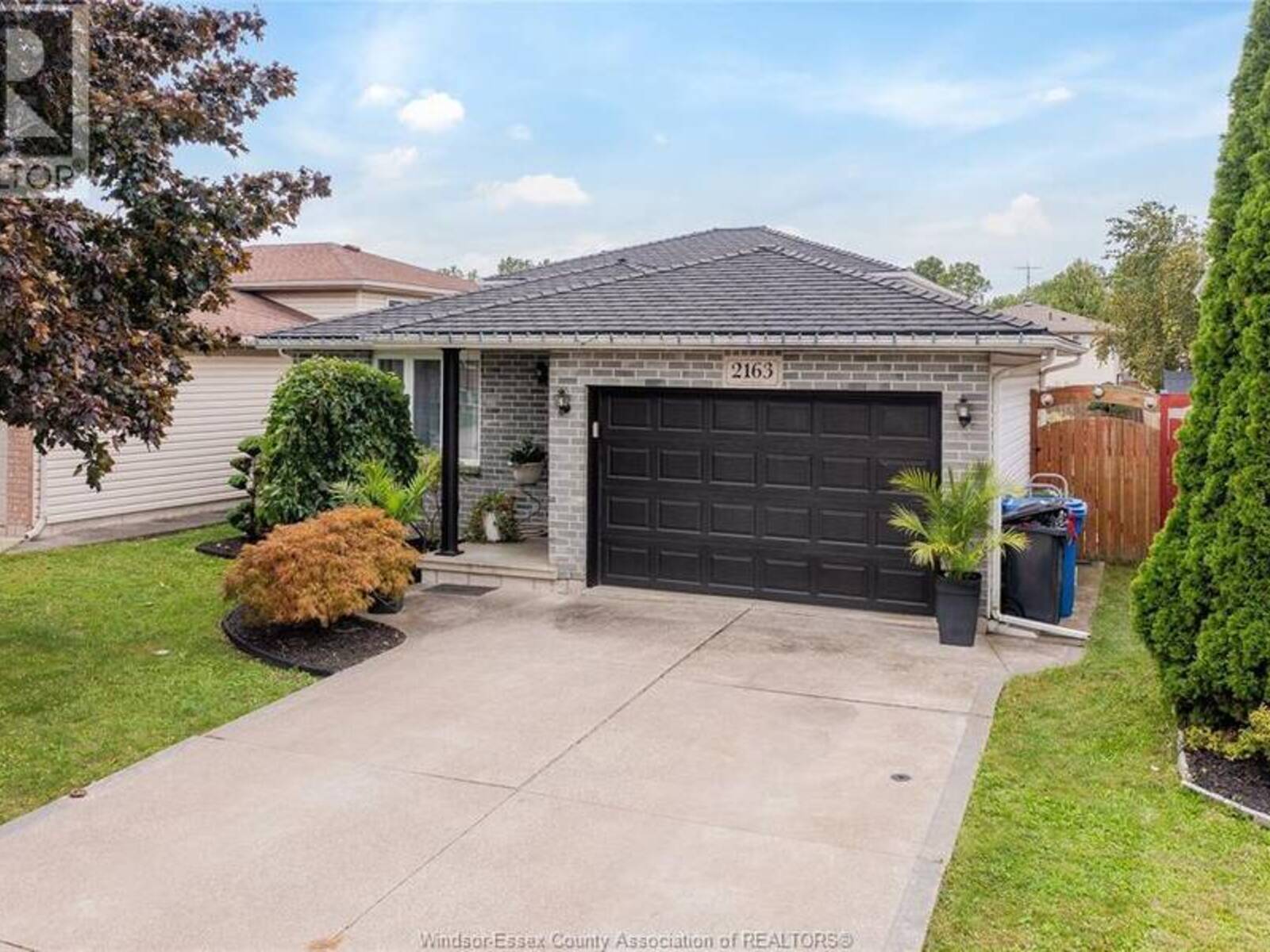 2163 CURRY, Windsor, Ontario N9B 3X5