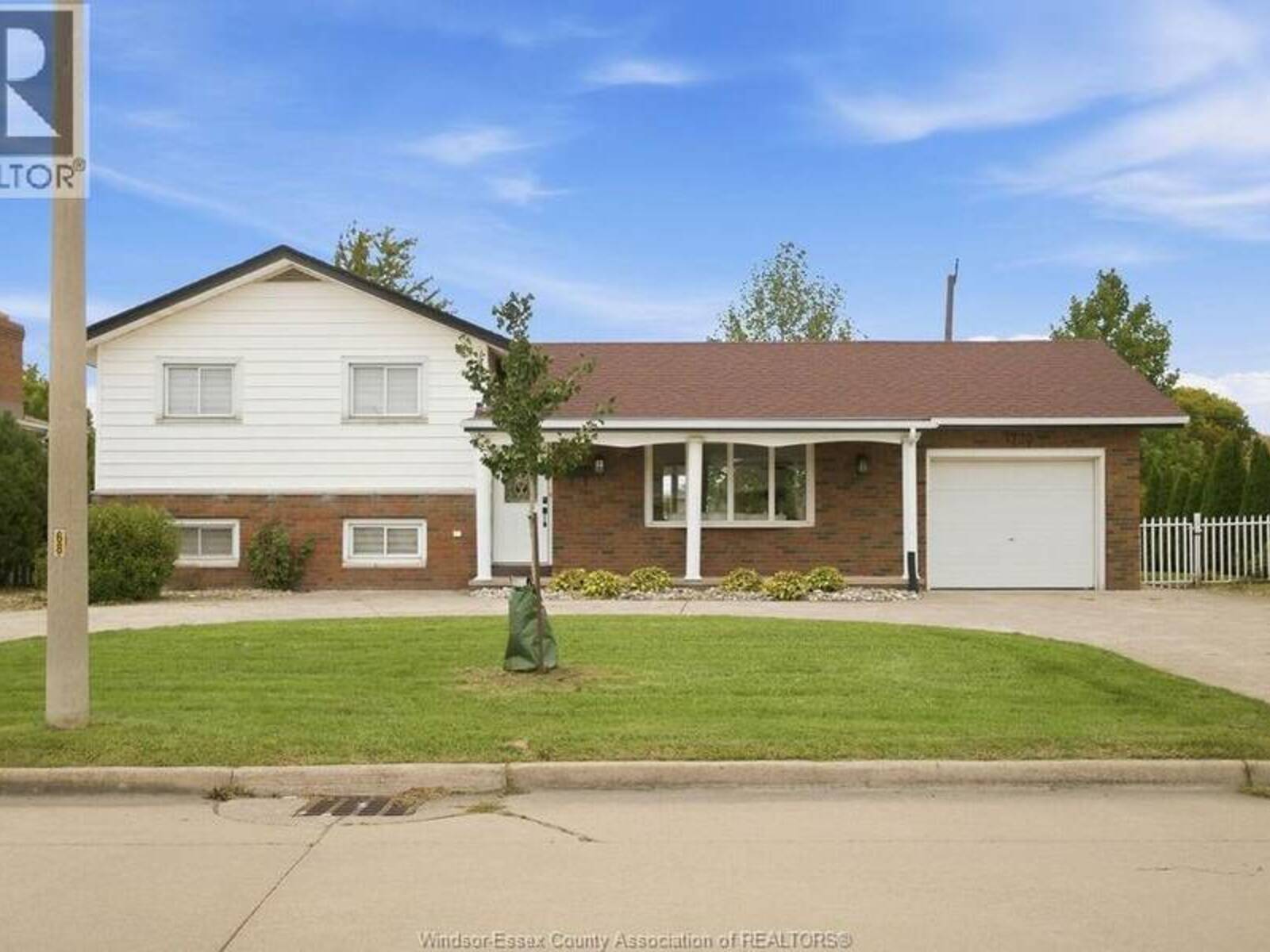 1720 PARTINGTON, Windsor, Ontario N8W 3R8