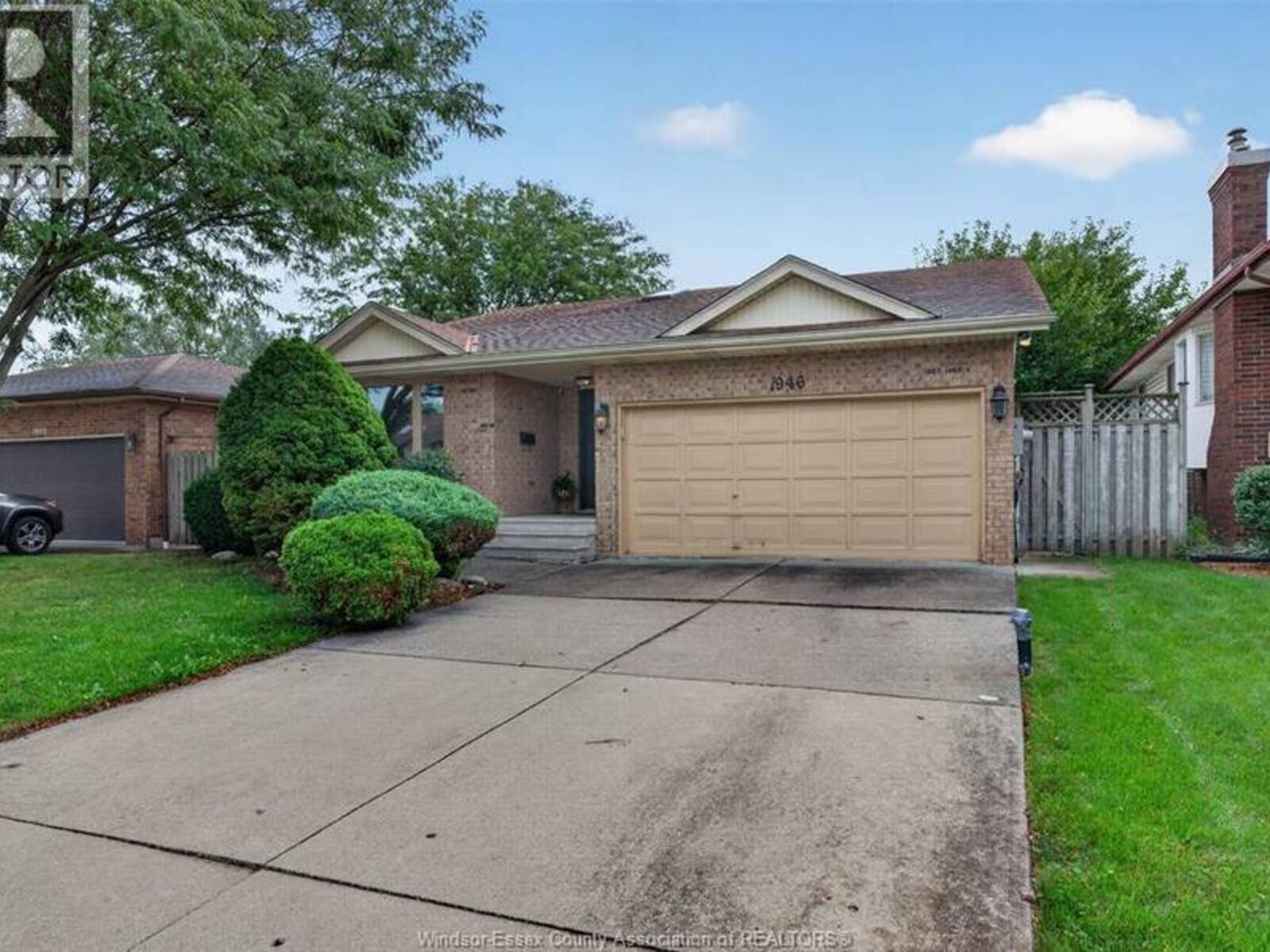 1946 LEPAIN CRESCENT, LaSalle, Ontario N9H 2J2