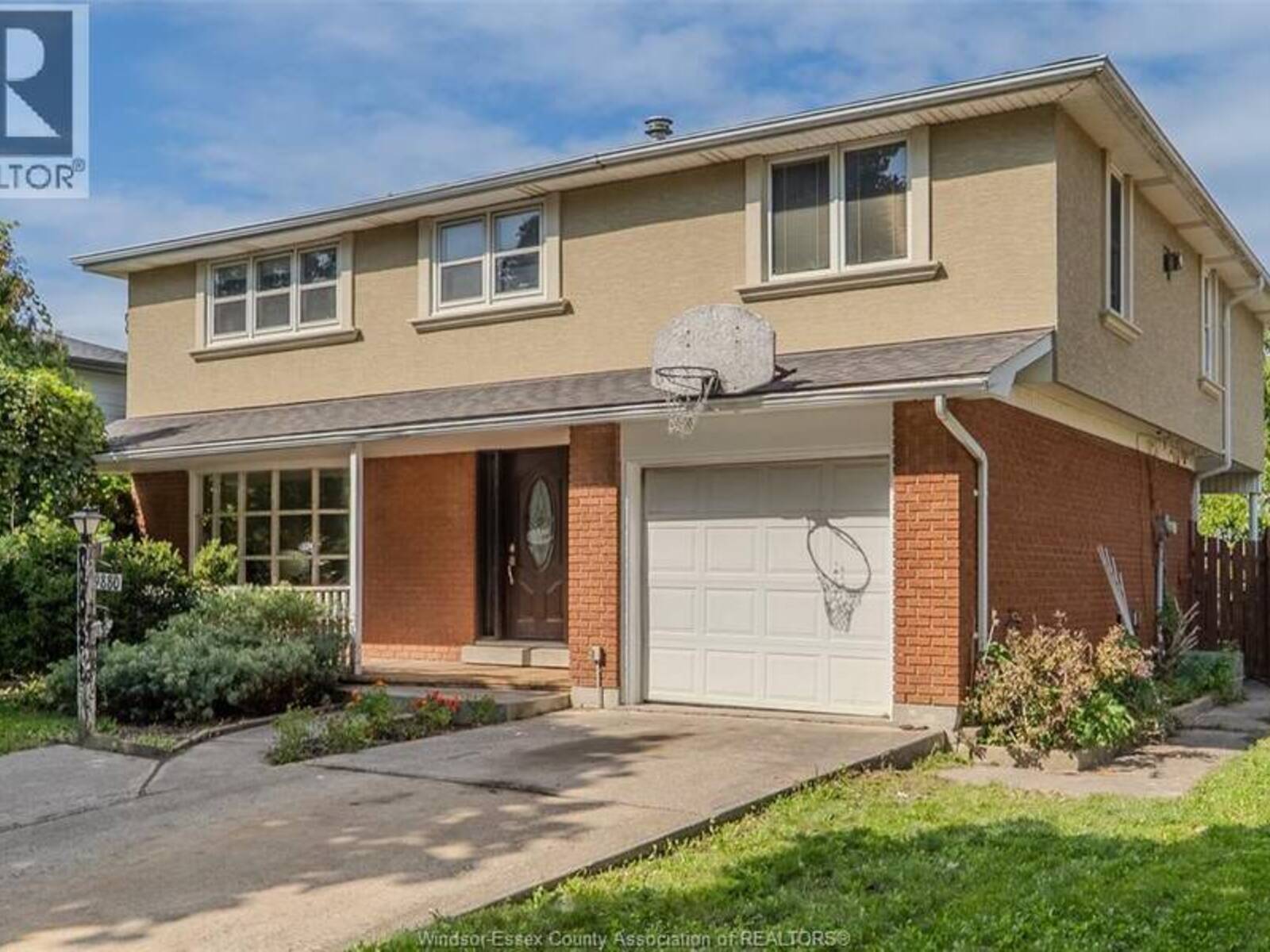 9880 ASGARD ROAD, Windsor, Ontario N8R 1E2