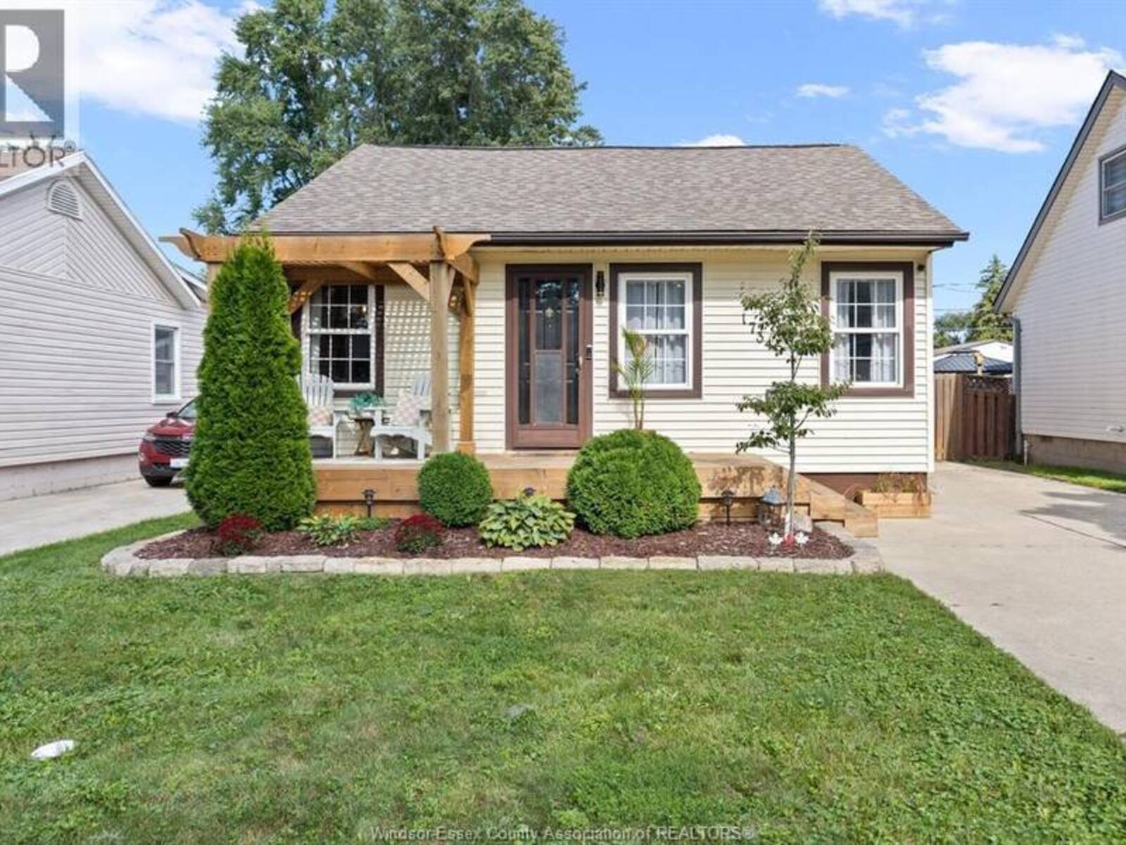 1734 WESTCOTT, Windsor, Ontario N8Y 4C9