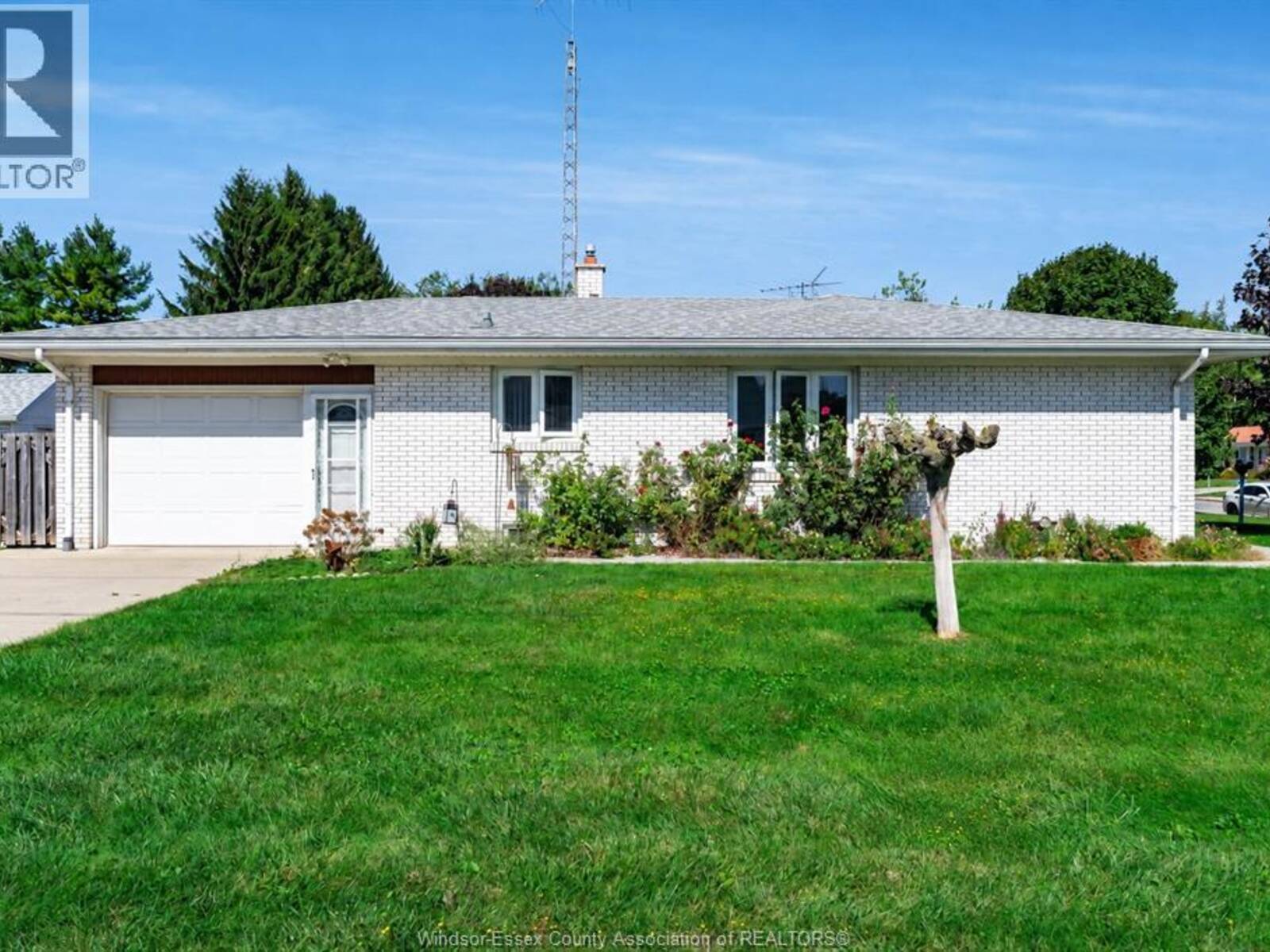 85 Lutsch AVENUE, Leamington, Ontario N8H 2N5