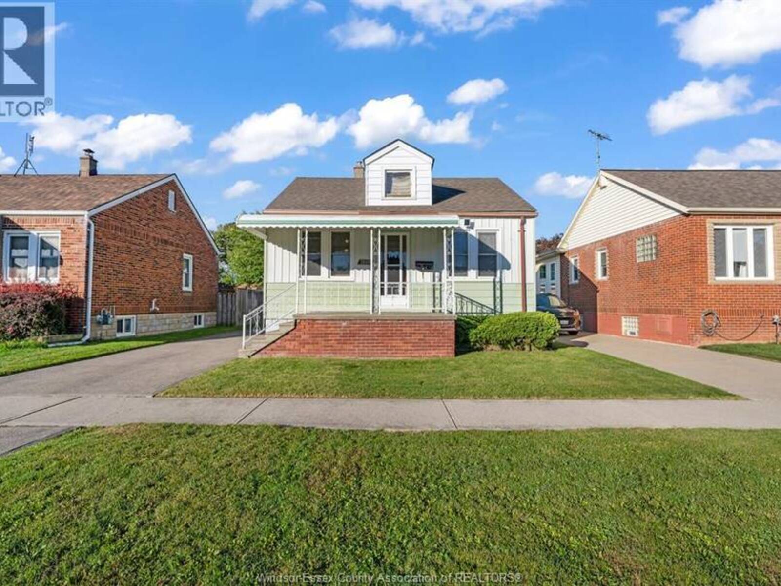 1669 HICKORY ROAD, Windsor, Ontario N8Y 3T2