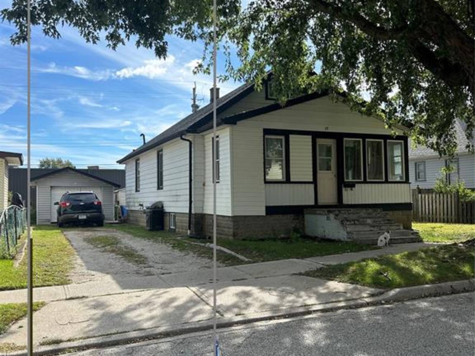 26 WHITE, Leamington, Ontario N8H 3G3