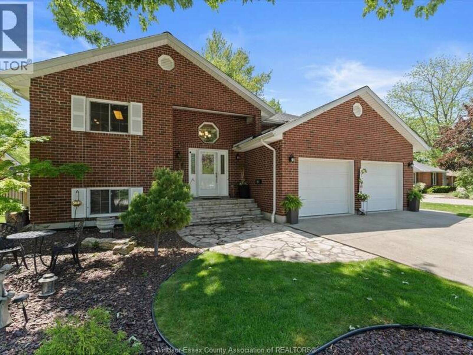 270 Irwin AVENUE, Essex, Ontario N8M 2T6