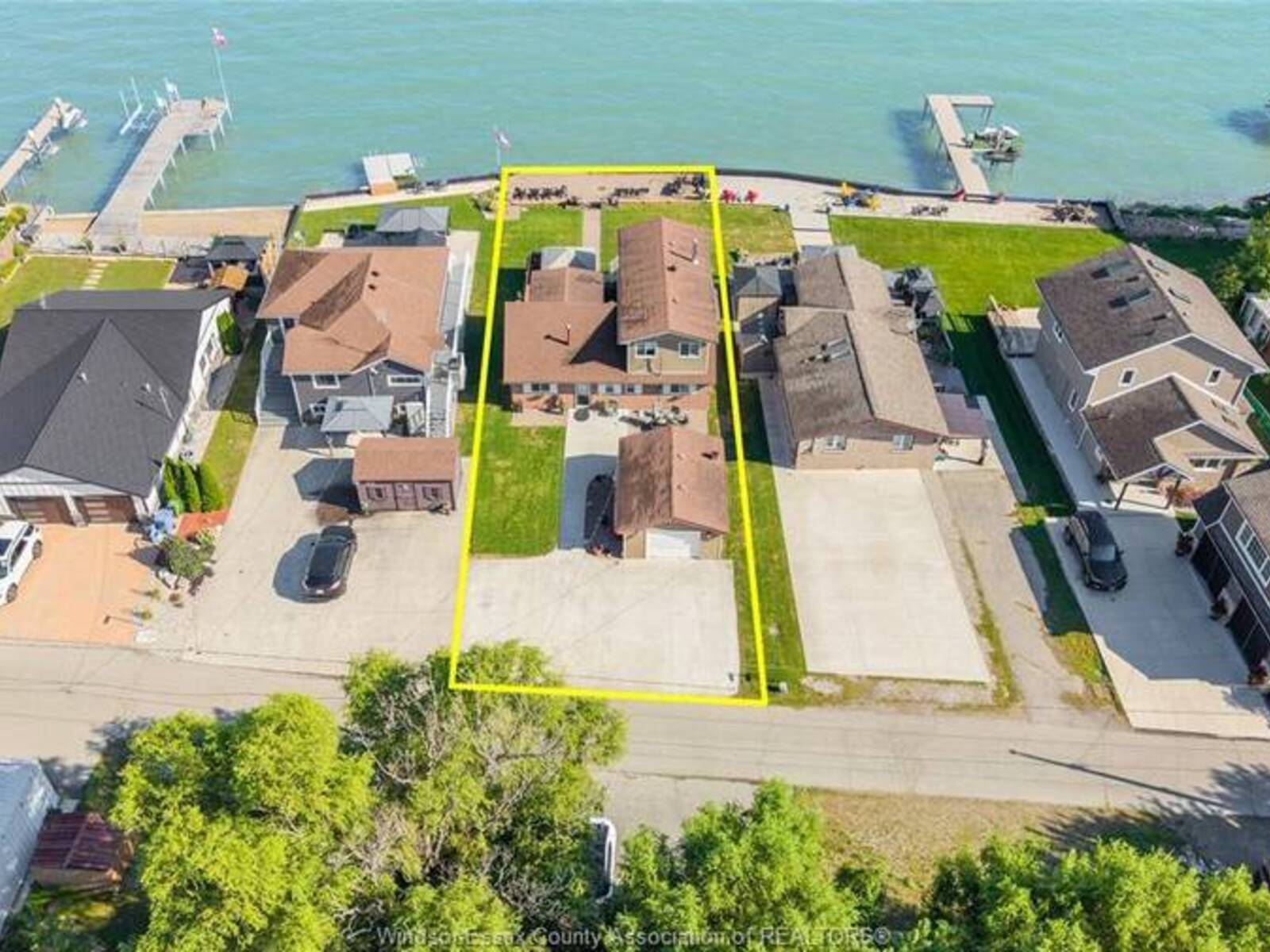 1328 SHORELINE AVENUE, Lakeshore, Ontario N0R 1A0